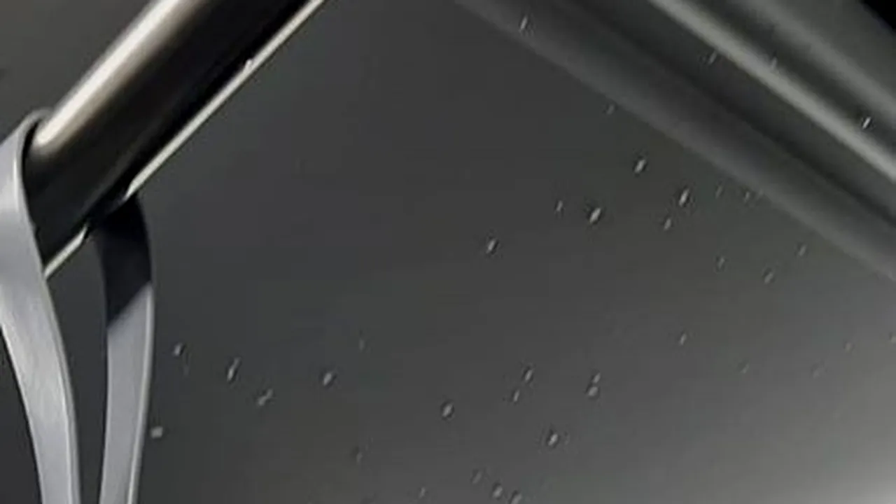 Plouă în autobuzele noi cumpărate de Primăria Craiova: „Au montat automate pentru șampoane