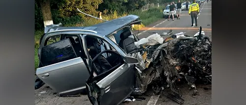 Accident cumplit în Botoșani. Doi tineri au murit, iar altul este internat în spital, după ce au intrat cu mașina într-un copac și partea din față s-a făcut franjuri (FOTO) | UPDATE