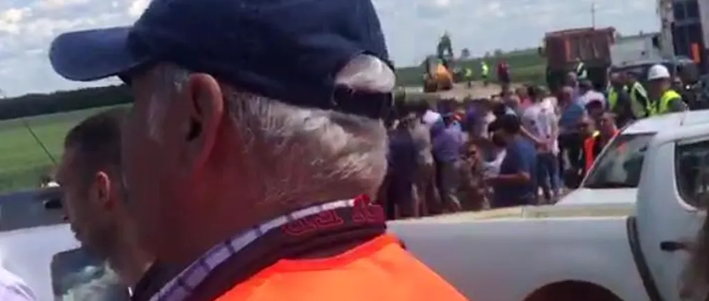 Jurnalist agresat fizic și verbal la vizita lui Dragnea pe un șantier: „Marș de aici! - VIDEO