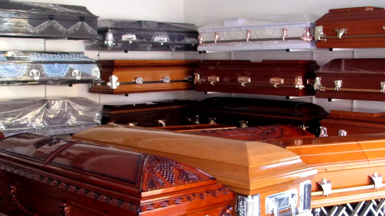 CAZ HALUCINANT. Cosmin a avut un șoc când a mers la morgă să ridice trupul neînsuflețit al tatălui său: „A venit paznicul râzând şi mi-a spus că tata a fost îngropat deja”