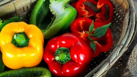 Alimentele banale cu beneficii surprinzătoare: un ardei gras conține de trei ori mai multă vitamina C decât o portocală