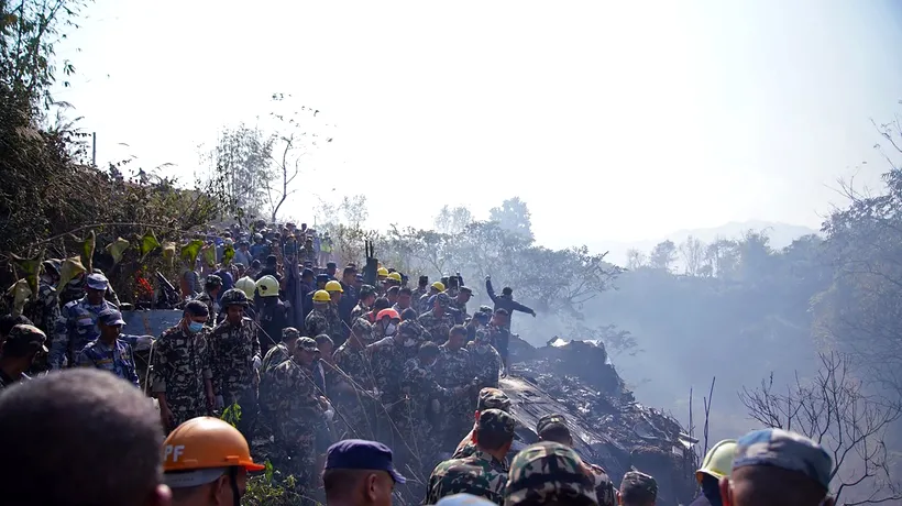 VIDEO | Un avion cu 72 de persoane la bord s-a prăbușit în Nepal. Momentul impactului, filmat