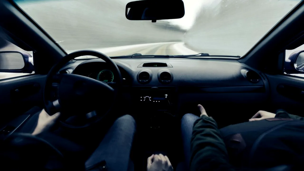 Greșelile făcute în sezonul rece pot aduce amenzi de mii de lei pentru ȘOFERI. Codul Rutier impune echiparea mașinilor cu o serie de echipamente