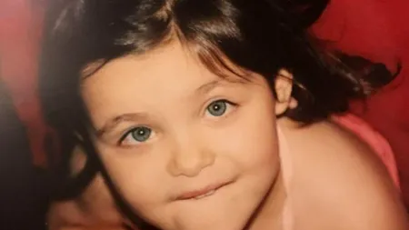 O recunoști pe fetița din fotografie? Acum e foarte cunoscută în România și o prezență obișnuită la televizor