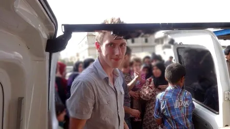 Prieteni ai ostaticului Peter Kassig, un american convertit la islam, au cerut eliberarea acestuia