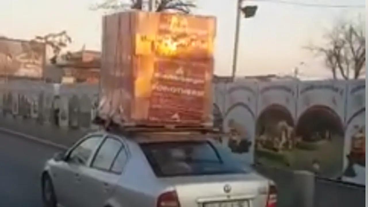 Un bărbat din Capitală a fost filmat transportând un palet de cărămidă cu mașina: „Bă, ești nebun la cap?! Ca-n India!