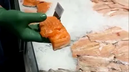 Protecţia Consumatorilor, sfaturi pentru românii care cumpără PEȘTE: Atenție sporită la modul în care arată și este etichetat proudusul