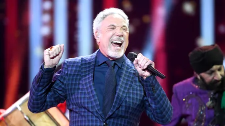 Cântărețul Tom Jones, internat în spital din cauza unei infecții bacteriene. Concerte anulate