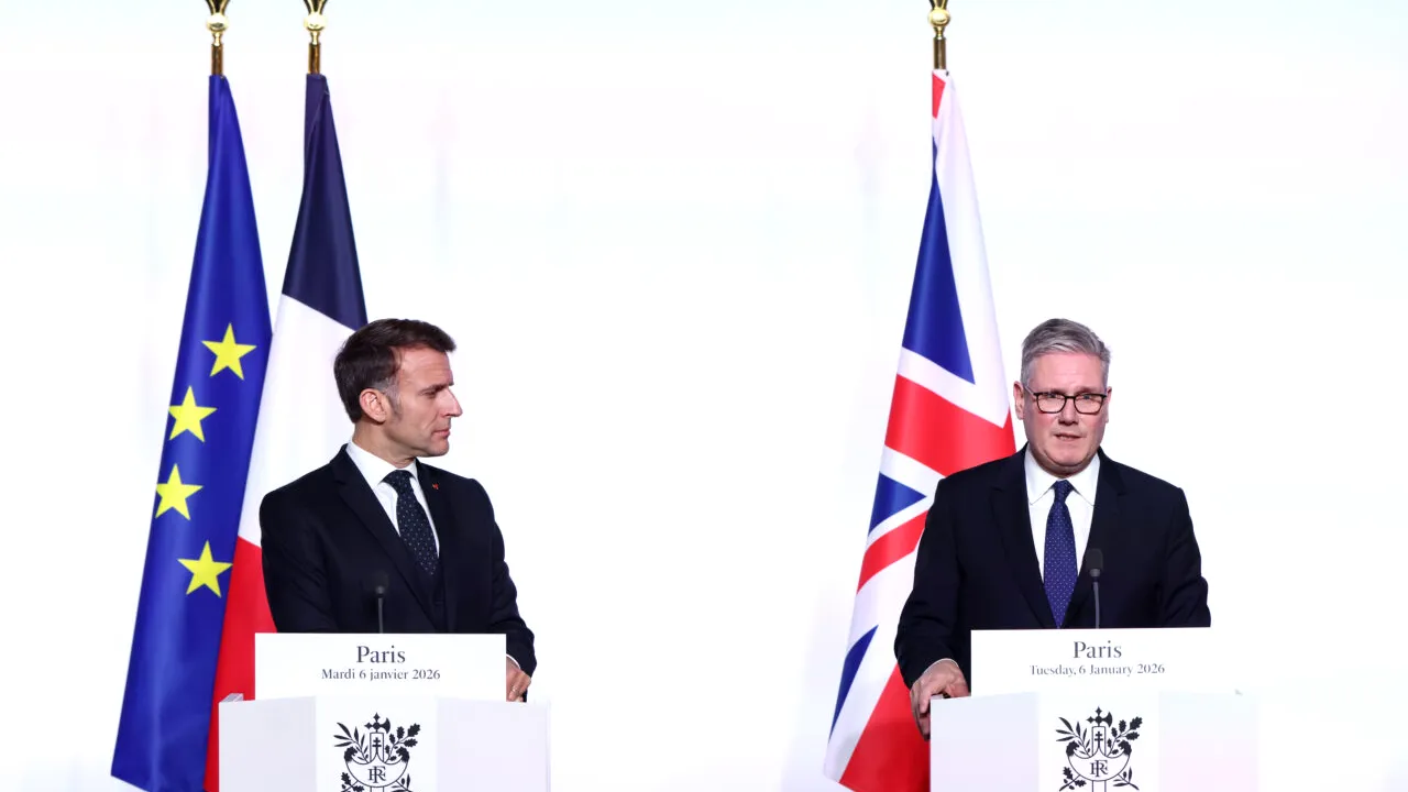 Decizia lui Macron de a trimite nave de război franceze pentru a proteja bazele britanice din Cipru, „o umilință” pentru Starmer