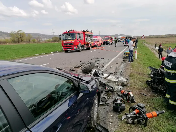 FOTO-VIDEO. Grav accident pe DN1, în Brașov. Șapte persoane au fost rănite / Sursa foto: ISU Brașov
