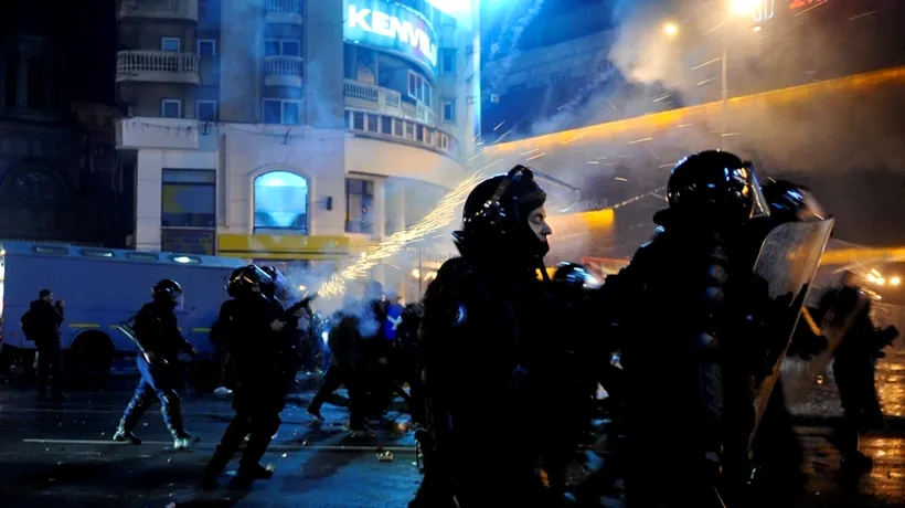 Primul protestatar ridicat în ianuarie 2012 din centrul Capitalei cere daune de peste 500.000 euro