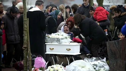 AFP: Bebelușul rom mort în Franța a devenit un simbol al discriminării