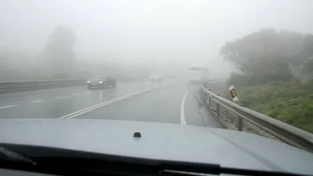 Atenție șoferi! CEAȚĂ densă și vizibilitate sub 50 de metri pe autostrăzi și drumuri naționale. Trafic îngreunat în jurul Capitalei