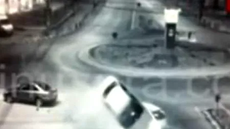 Constanța: Șofer băut și cu permisul auto suspendat, cercetat după ce a lovit o mașină de poliție