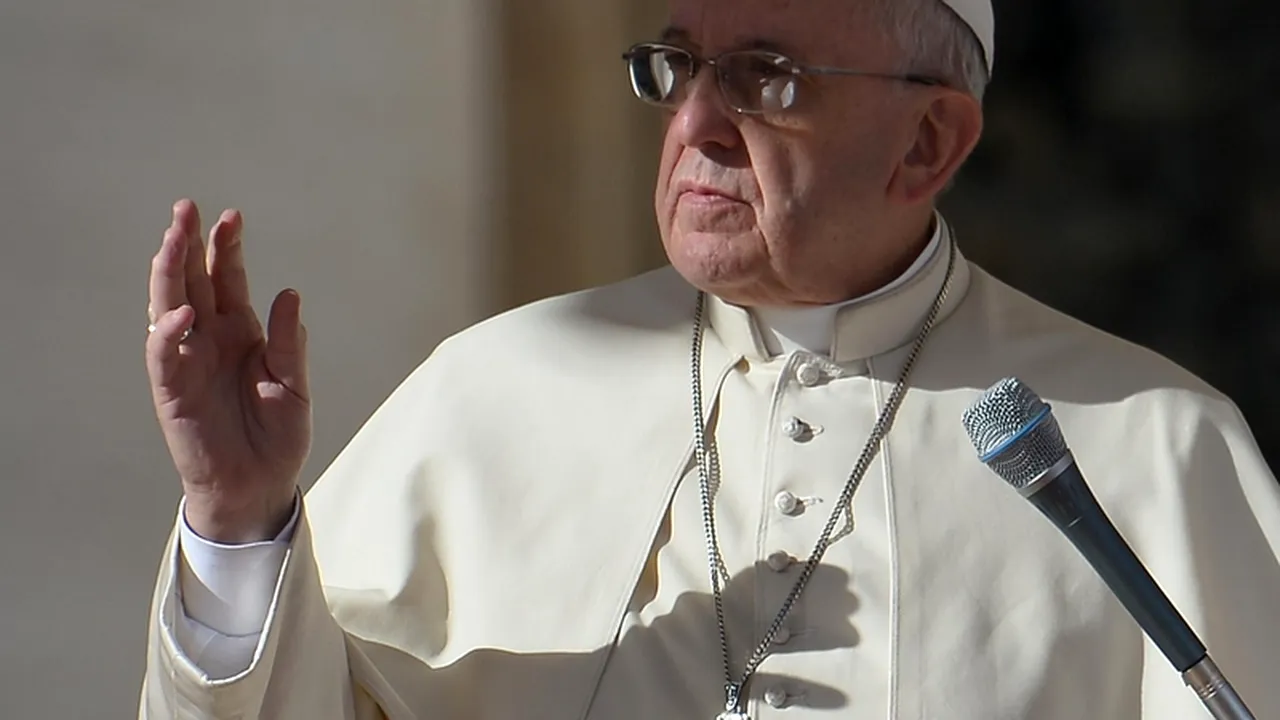 Dar din dar. Gestul făcut de Papa Francis pentru oamenii sărmani