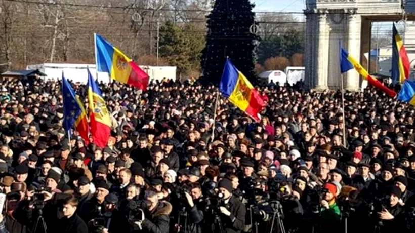 Mii de moldoveni cer, la Chișinău, alegeri anticipate
