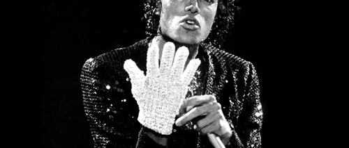 O mănușă a regelui muzicii pop Michael Jackson a fost scoasă la licitație