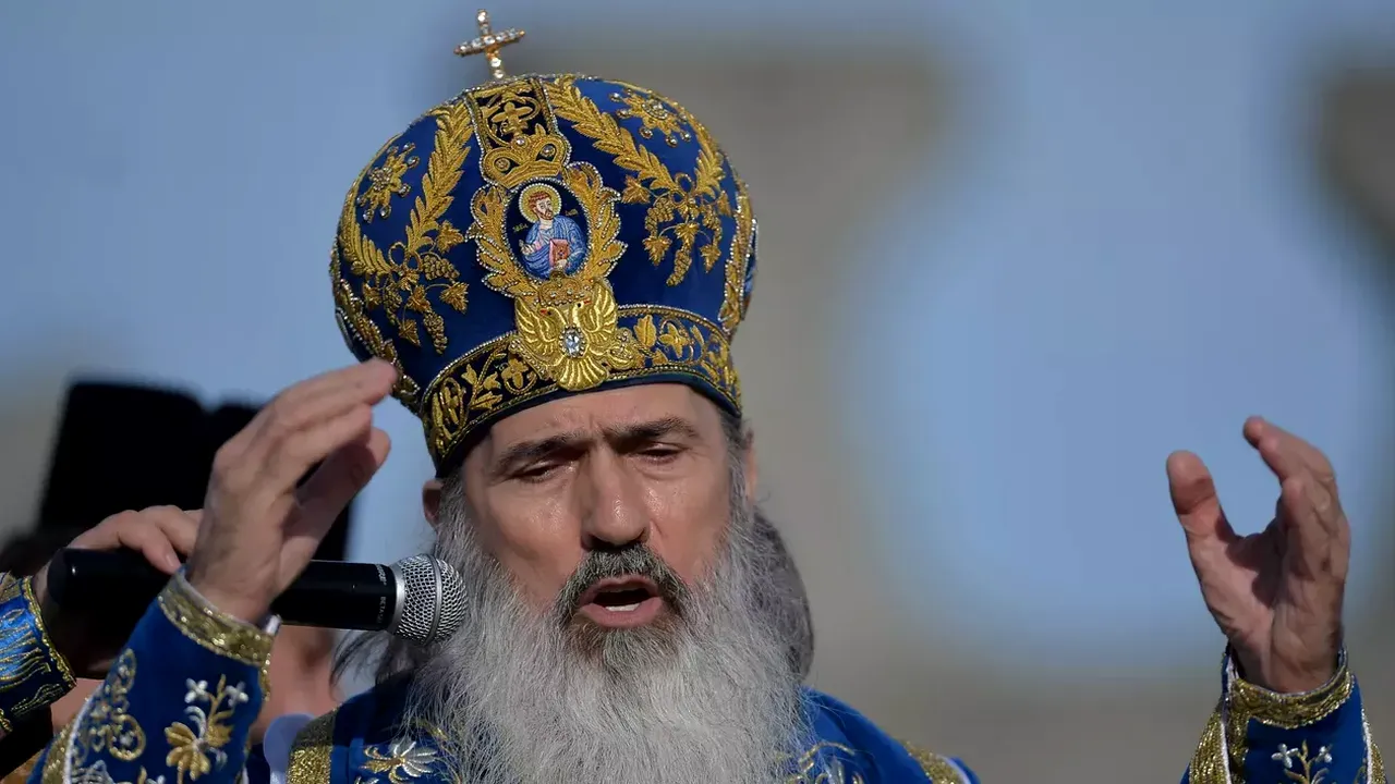 ÎPS Teodosie, întrebat dacă este SUPĂRAT pe cei care îl anchetează: „Ce treabă am eu cu ei? Pe Satana sunt supărat”