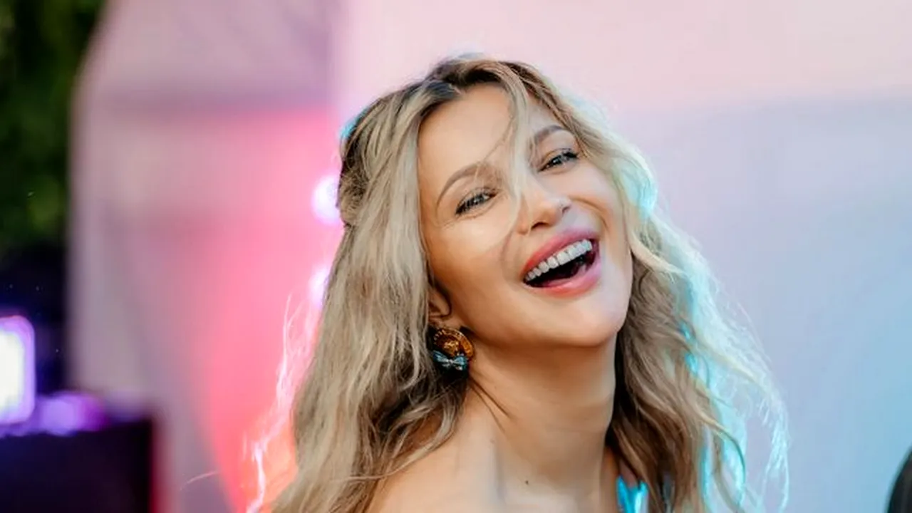 Ce intervenții ESTETICE are Lora. ”S-a spus despre mine că posteriorul meu este artificial”