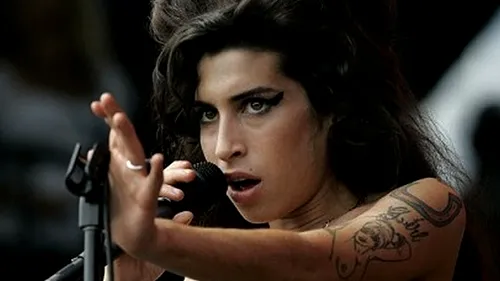 Un an de la decesul cântăreței Amy Winehouse. Vânzări postume de 1,7 milioane de copii