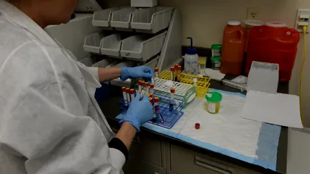 STUDIU. Tratamentul cu plasmă salvează viețile pacienţilor bolnavi de Covid-19!