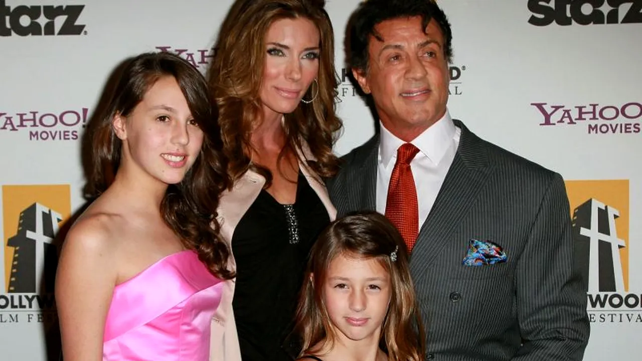 Fiicele actorilor Sylvester Stallone și Rosanna Arquette, la Balul debutantelor de la Paris