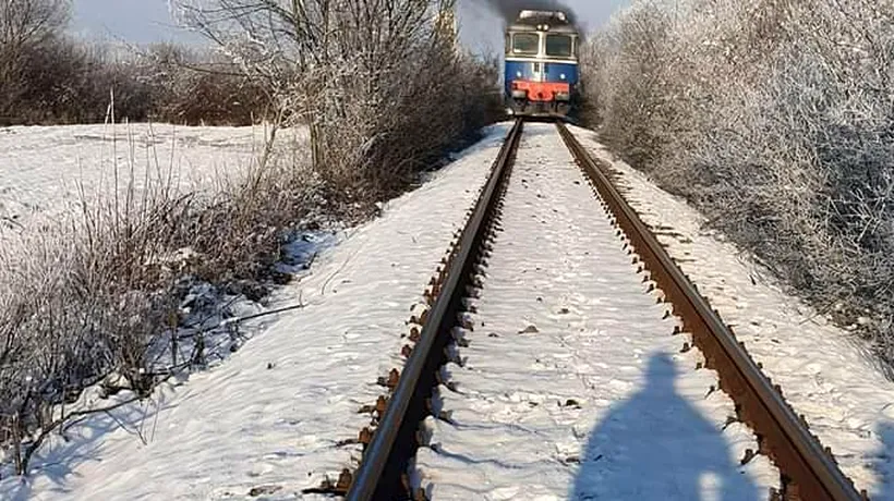 Locomotiva trenului de pasageri de pe ruta Baia Mare-Jibou a luat foc, în județul Maramureș