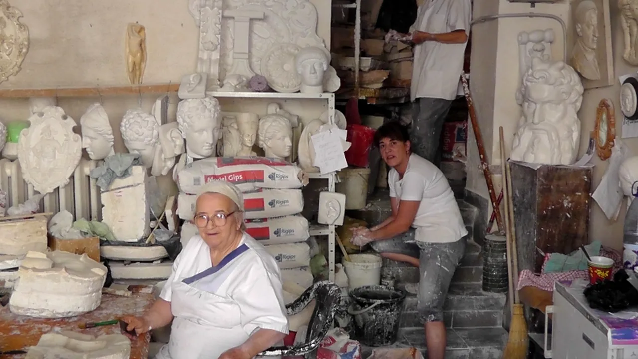 TREI POVEȘTI MESERIAȘE. Azi, doamna Maria: „Păi, cum să ne numim? Ipsosari