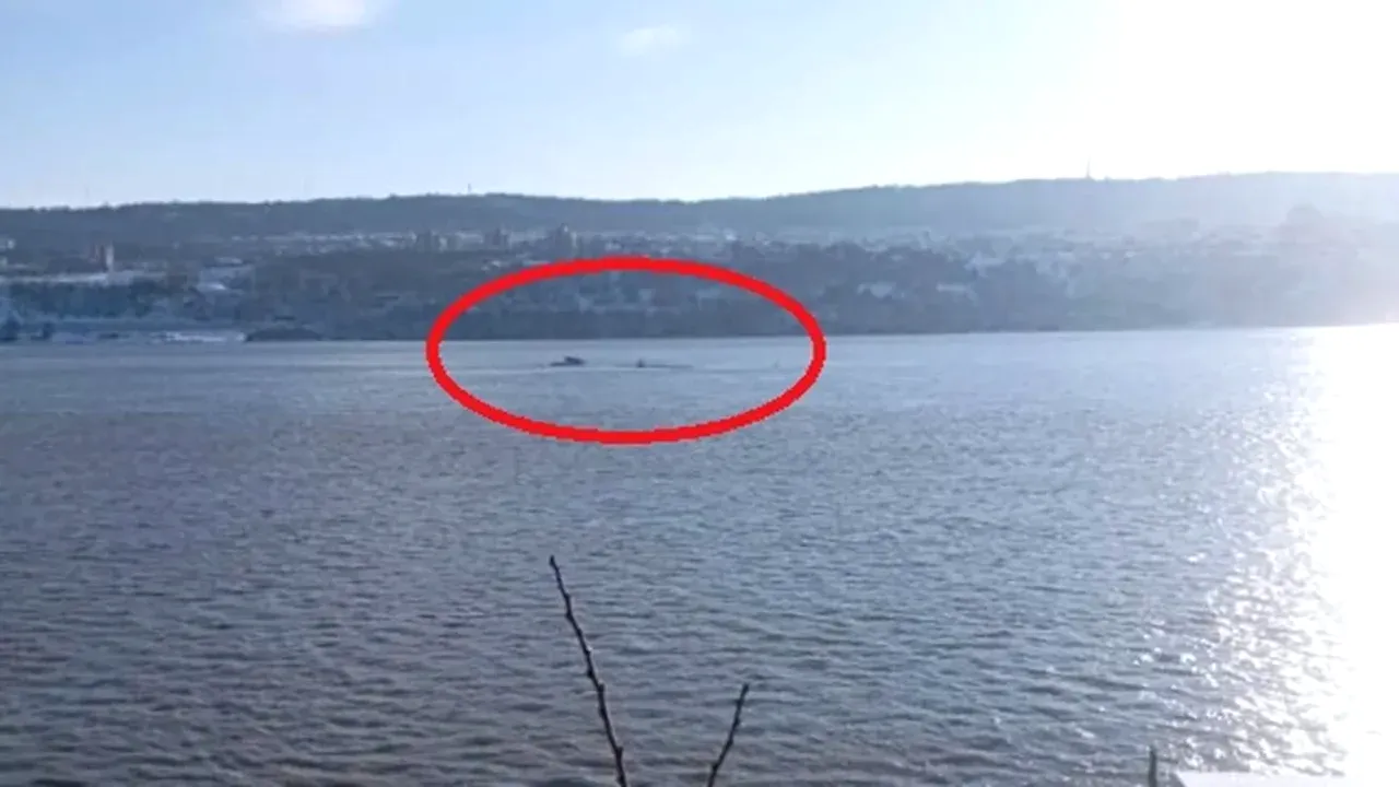 Dezastru pe Dunăre. O barjă cu 1300 de tone de îngrășământ chimic s-a răsturnat la Ziminicea. Autoritățile ar fi încercat să ascundă incidentul