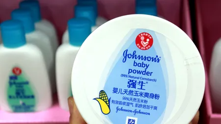 Johnson&Johnson ȘTIA din 1957 că pudra de talc conține azbest CANCERIGEN