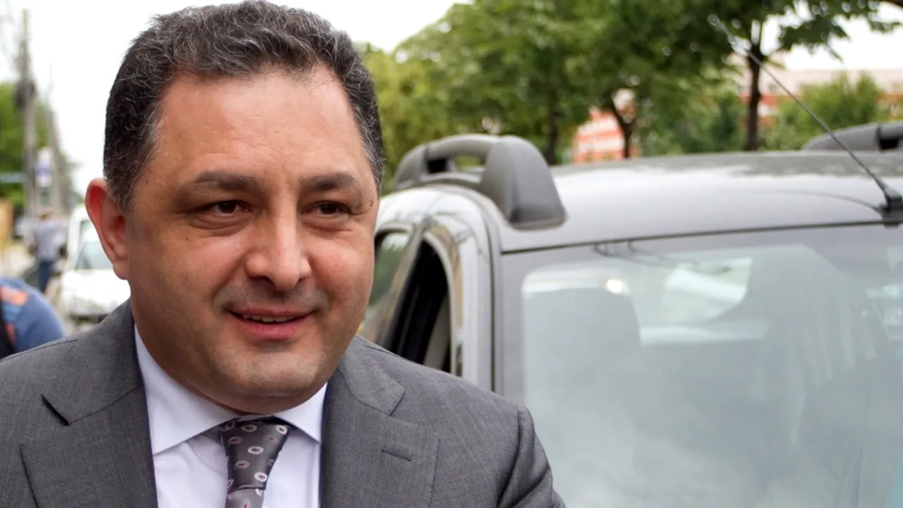 ALEGERI LOCALE 2012. Vanghelie împarte mii de tichete sociale pensionarilor din sectorul 5