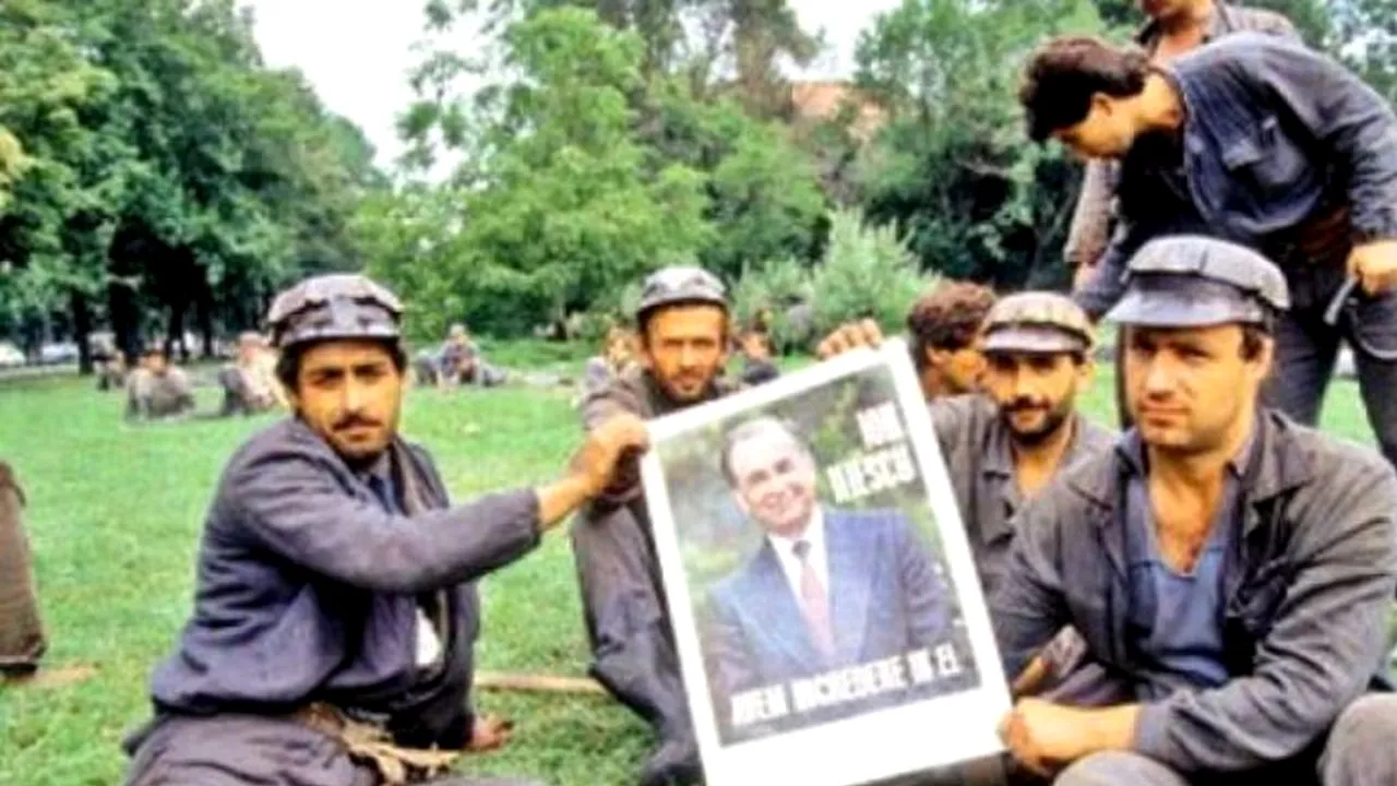 ION ILIESCU la 89 de ani. PSD: La mulți ani celui numit ÎNȚELEPTUL politicii românești! Fostul președinte, acuzat de CRIME împotriva umanității