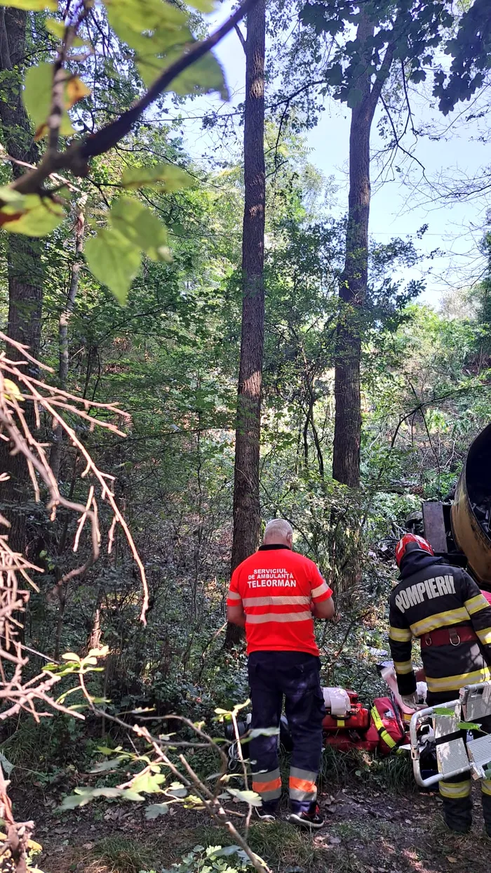 Un angajat CFR a murit după ce un utilaj feroviar a deraiat