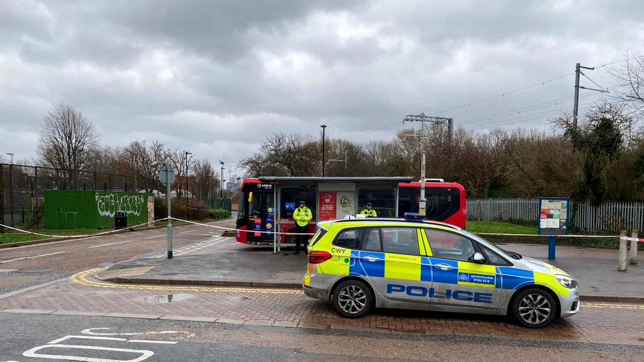 Taximetrist român, ucis de șase adolescenți, în Marea Britanie. Cei 6 ucigaşi au fost trimişi în judecată