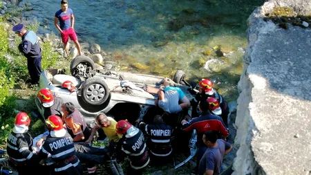 Accident grav în Gorj: Trei morți și un rănit după ce mașina în care se aflau a căzut de pe un pod, în râul Gilort - VIDEO / FOTO