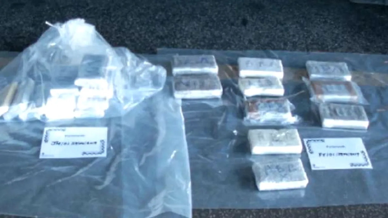 O adolescentă din Craiova a fost prinsă cu droguri după ce a sunat la Poliție să anunțe că este urmărită