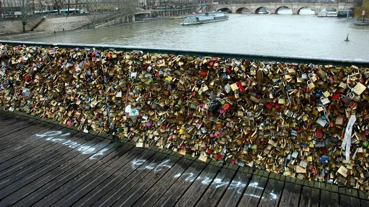 Campania inedită lansată de două americance stabilite în Paris. 