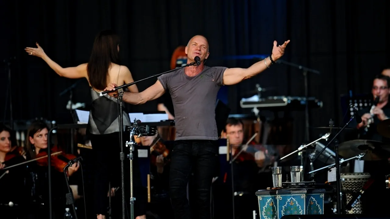 Sting sărbătorește 25 de ani de carieră solo printr-un turneu mondial. 