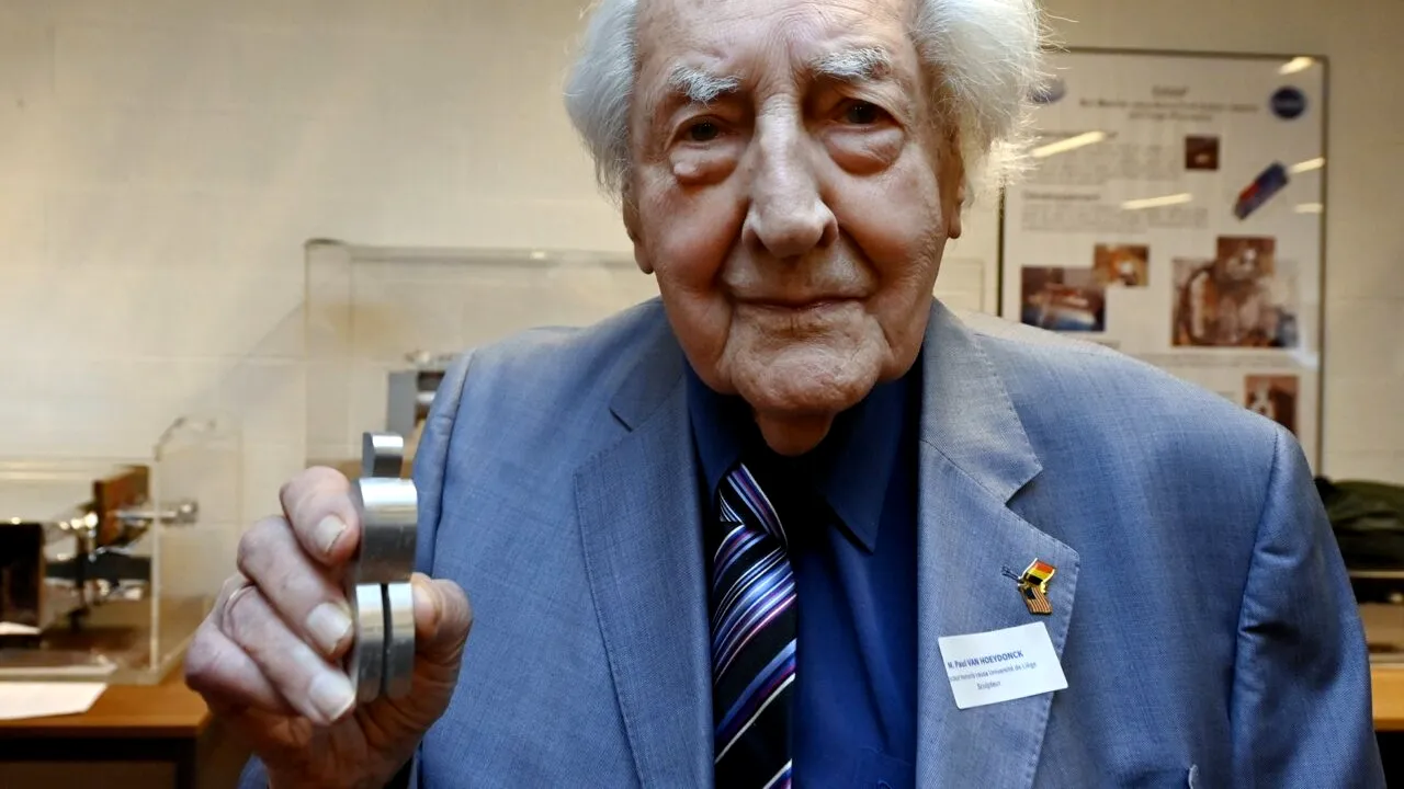 A murit Paul Van HOEYDONCK, creatorul primei opere de artă de pe Lună