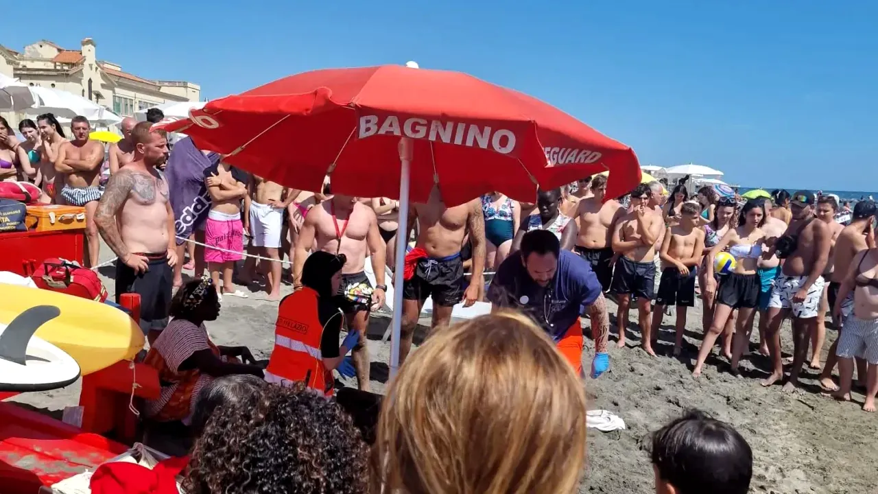 „Adevăratul ÎNGER al mării”. Un român a ajuns erou în Italia, după ce a salvat un băiat de 13 ani de la înec