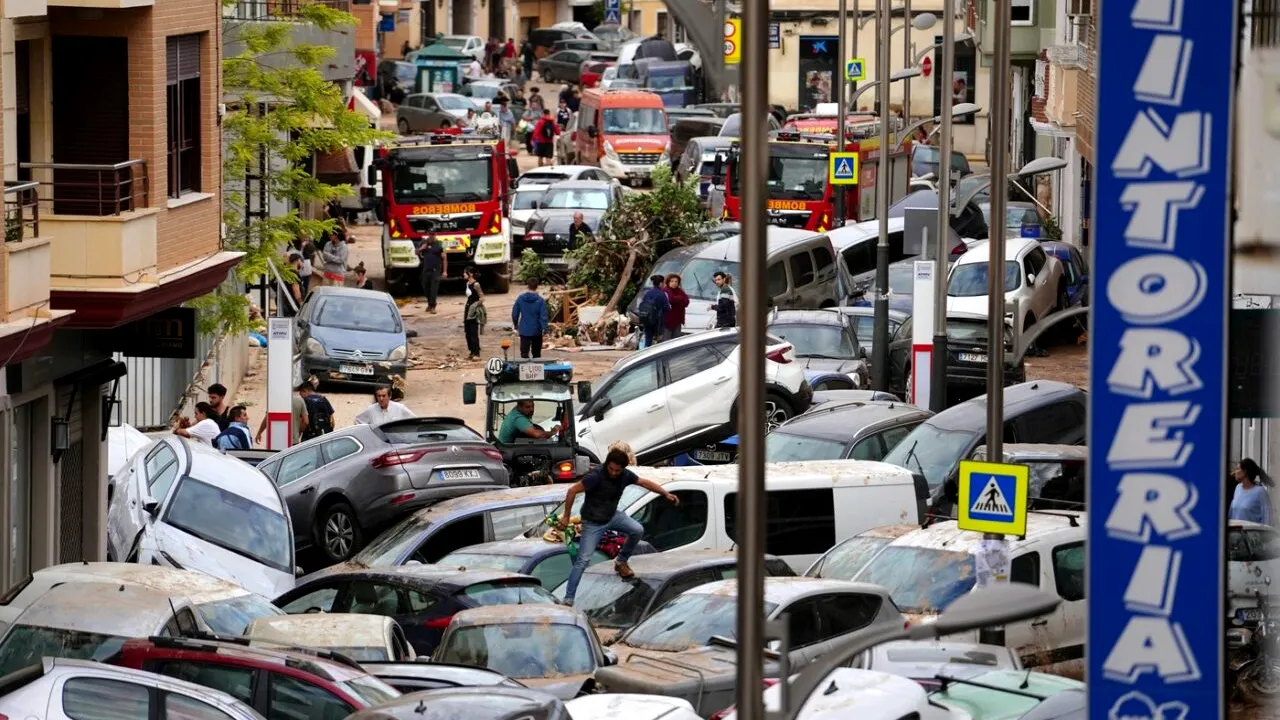 Proteste de stradă la VALENCIA: 25.000 de spanioli au scandat împotriva autorităților!