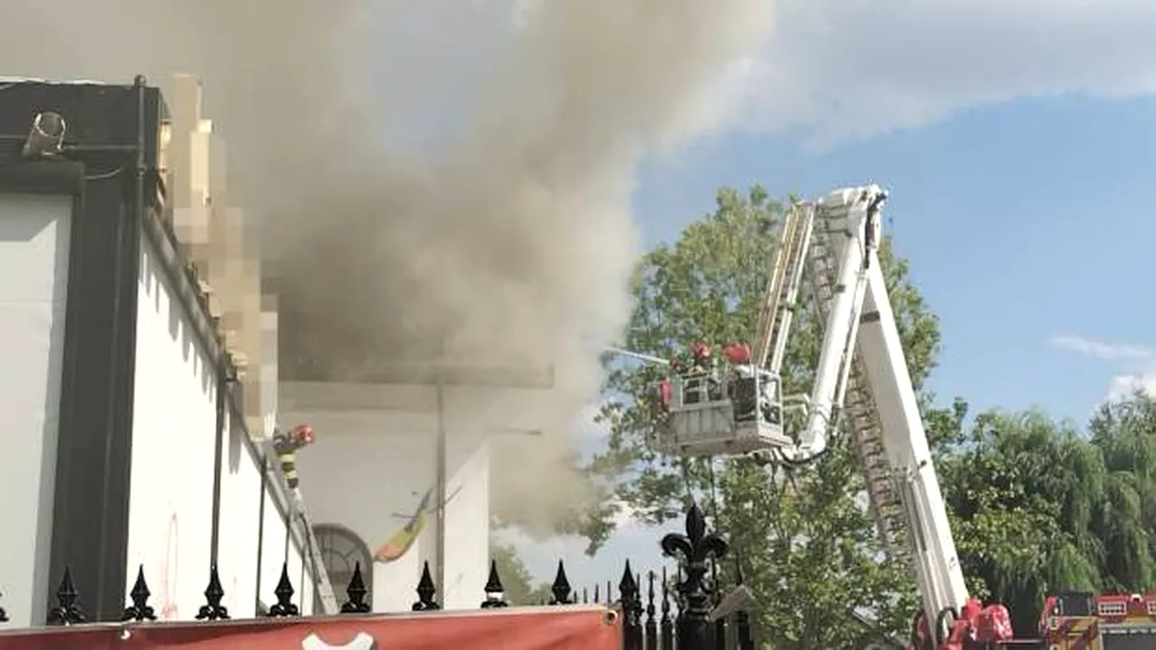 INCENDIU la un restaurant din Pitești din cauza panourilor fotovoltaice. Localul funcționa fără autorizație și era plin de clienți