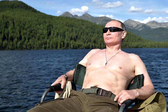 Vladimir Putin face plajă la bustul gol Sursa foto: Profimedia