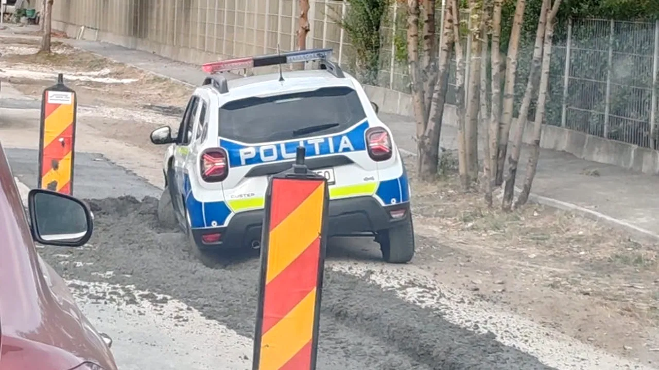 Un Duster de poliție din Brașov a rămas blocat în betonul proaspăt turnat