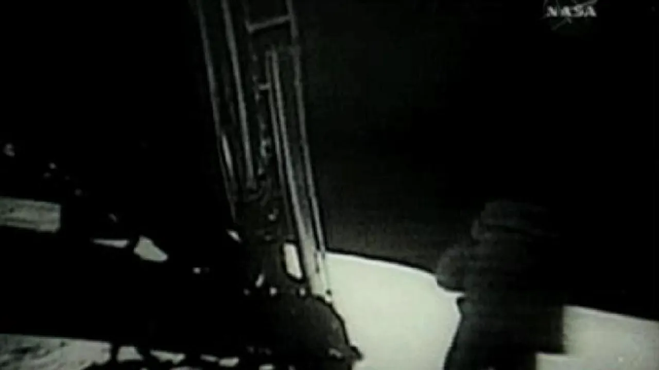 Noi imagini cu primii pași pe lună. VIDEO