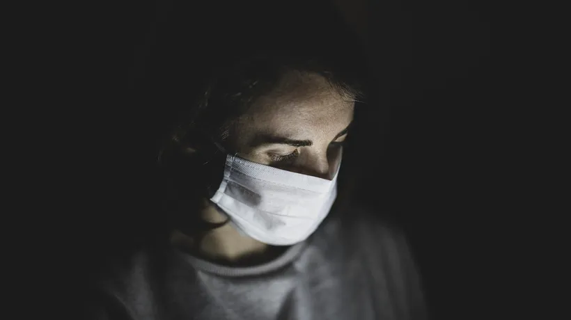 REVOLTA unui medic REZIDENT din București: „Ne-aţi închis în case să ne protejaţi și să nu vedem mizeria în adevărata ei splendoare” / Tânăra are simptome de COVID-19, dar i s-a refuzat testarea
