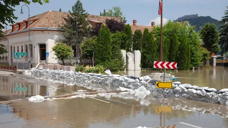 România se pregătește de o nouă FURTUNĂ de cod roșu după dezastrul provocat de ciclonul Boris. Autostrada Soarelui ar putea fi inundată de Dunăre