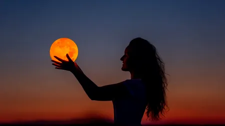 Patru ZODII, protejate de influența nefastă a Lunii Pline din 24 februarie. Oportunități nesperate în carieră și viața amoroasă