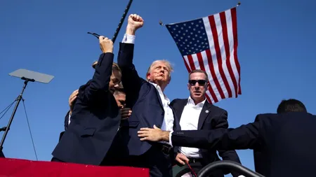 Imaginile care fac înconjurul lumii! MOMENTUL în care Donald Trump a fost împușcat. Ultimele cuvine rostite de fostul președinte înainte să fie rănit