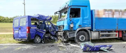 TRAGEDIE. MAE, demersuri de urgență după ce un român a murit și alți patru au fost răniți, într-un microbuz distrus de un camion în Ungaria